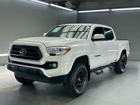 Used 2021 Toyota Tacoma SR5 RWD image 3