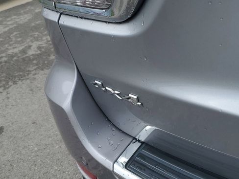 Used 2017 Jeep Grand Cherokee Limited AWD/4WD image 7