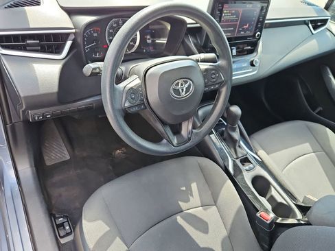 Used 2022 Toyota Corolla LE FWD image 2