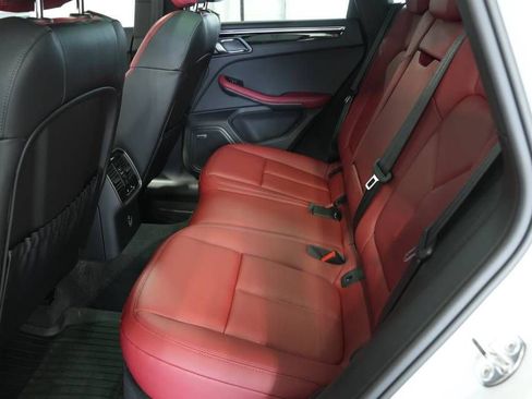 Certified 2025 Porsche Macan AWD/4WD image 27