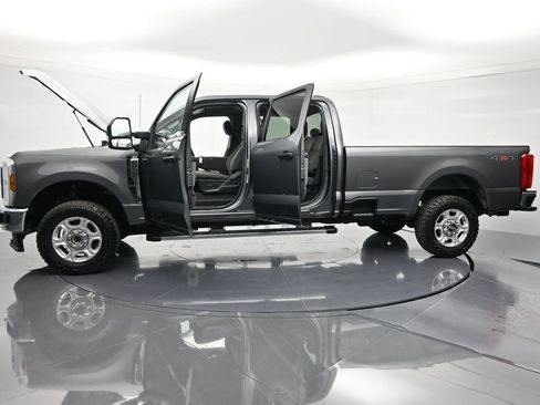 Used 2025 Ford F250 XLT AWD/4WD image 46