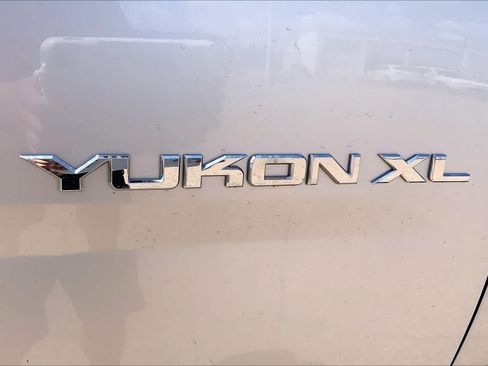 Used 2019 GMC Yukon XL SLT w/ Open Road Package AWD/4WD image 10