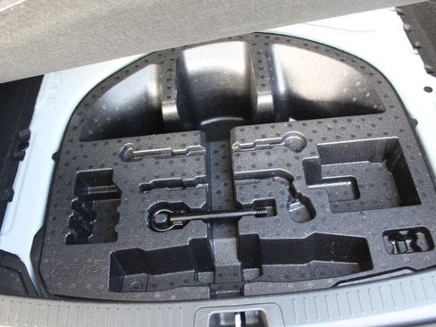 Used 2022 Toyota Corolla LE FWD image 30