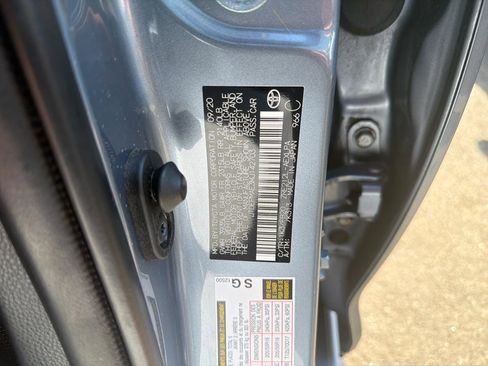Used 2021 Toyota Corolla LE w/ Carpet Mat Package (TMS) FWD image 29