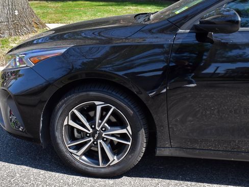 Used 2022 Kia Forte LXS FWD image 15
