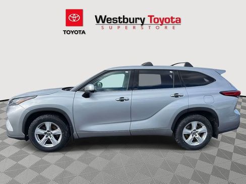 Used 2021 Toyota Highlander LE image 5