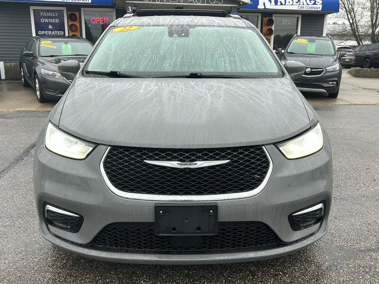 Used 2022 Chrysler Pacifica Touring-L FWD image 6