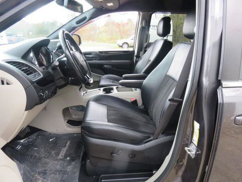 Used 2019 Dodge Grand Caravan SXT image 10