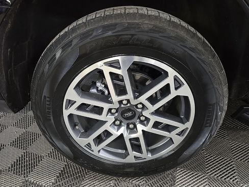 Certified 2025 Ford Expedition Active AWD/4WD image 18