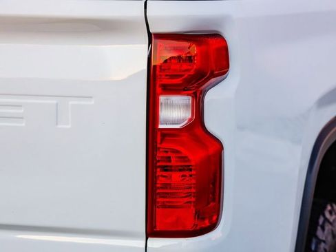 Used 2023 Chevrolet Silverado 2500 Custom w/ Custom Value Package image 10