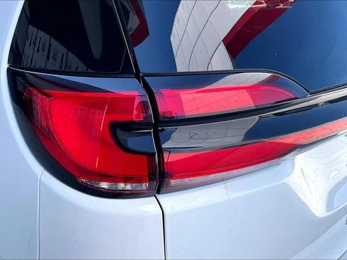 Used 2023 Chrysler Pacifica Touring-L FWD image 23