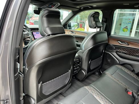 Used 2025 Jeep Grand Cherokee Summit AWD/4WD image 16