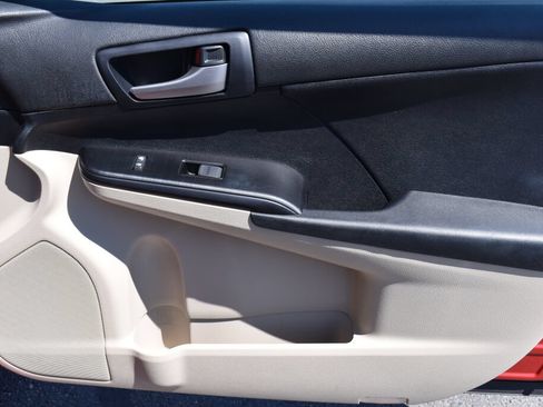 Used 2012 Toyota Camry LE FWD image 24