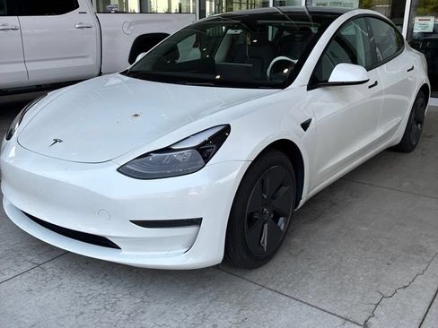 Used 2023 Tesla Model 3 Standard Range RWD image 4