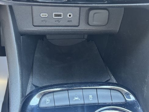 Used 2023 Buick Encore GX Essence w/ Experience Buick Package FWD image 31