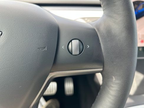 Used 2022 Tesla Model Y Performance image 15