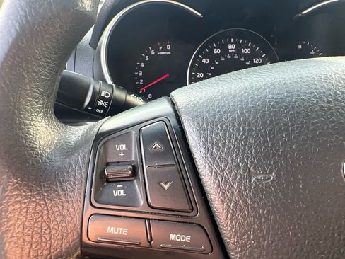 Used 2014 Kia Sorento LX image 9