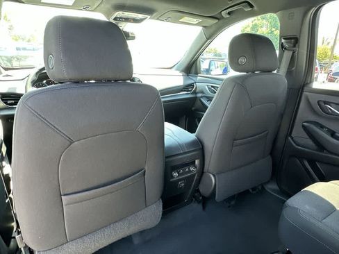 Used 2023 Chevrolet Traverse LT FWD image 23