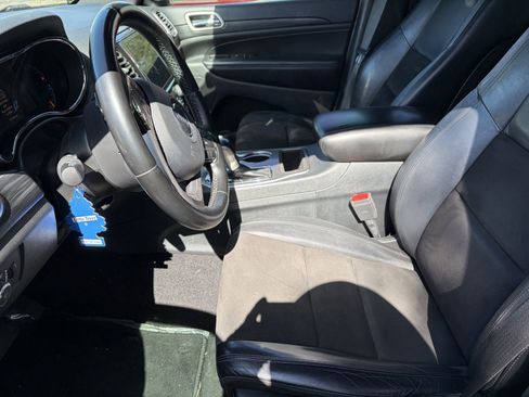 Used 2020 Jeep Grand Cherokee Altitude RWD image 12