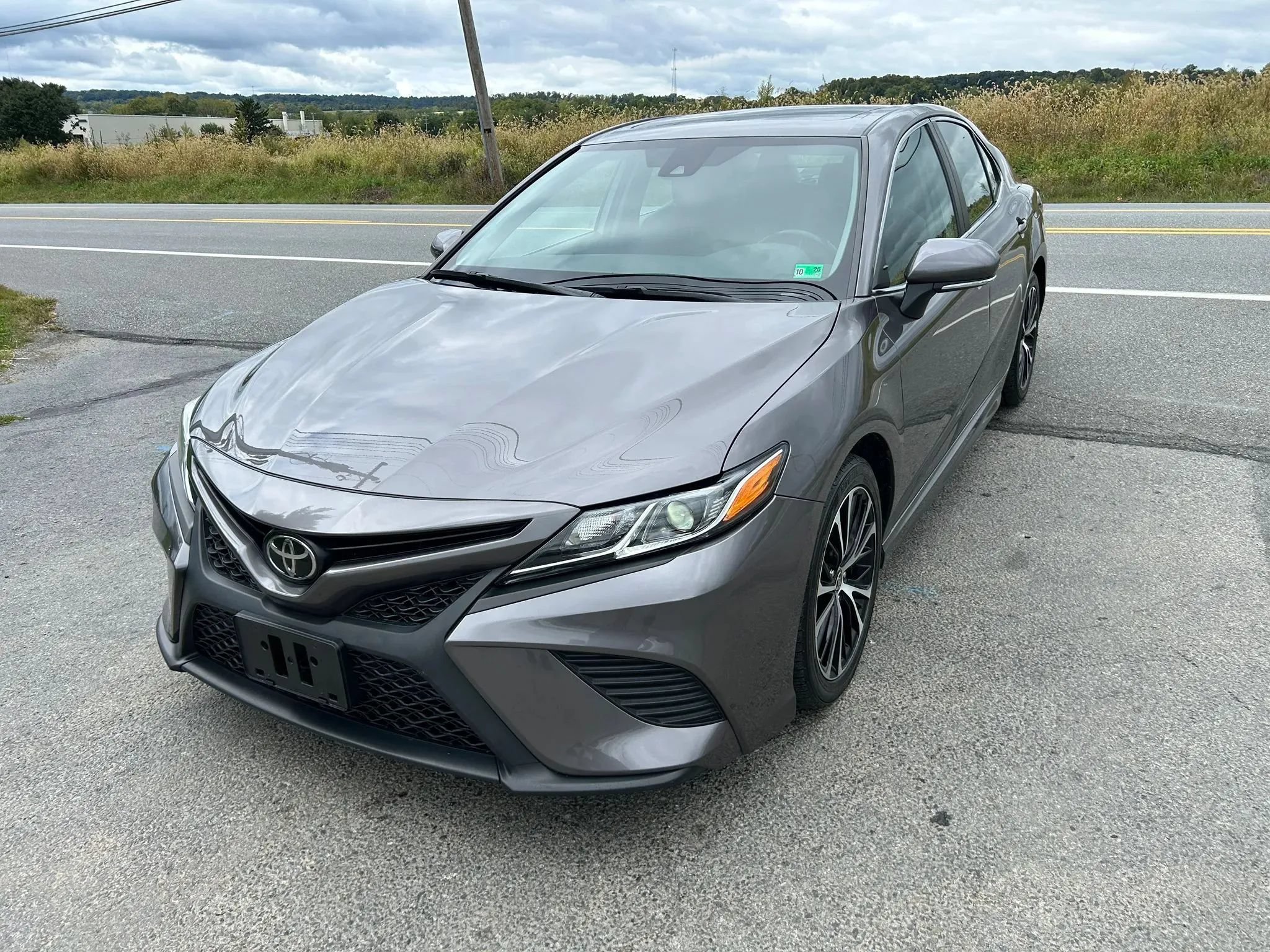 Used 2020 Toyota Camry SE w/ Convenience Package FWD image 5