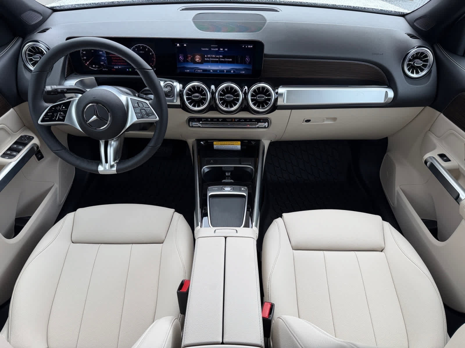 Used 2026 Mercedes-Benz GLB 250 4MATIC image 12
