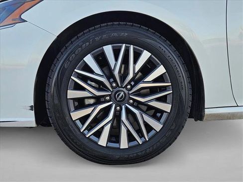 Used 2023 Nissan Altima 2.5 SV image 22