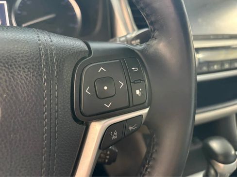 Used 2019 Toyota Highlander XLE AWD/4WD image 21