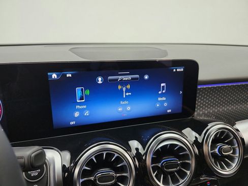 Used 2024 Mercedes-Benz GLB 250 image 9