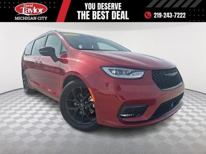 Used 2025 Chrysler Pacifica Limited