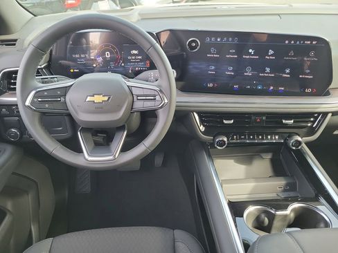 New 2026 Chevrolet Suburban LS image 4