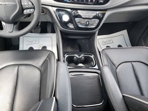 Used 2026 Chrysler Pacifica Limited w/ S Appearance Package FWD image 22