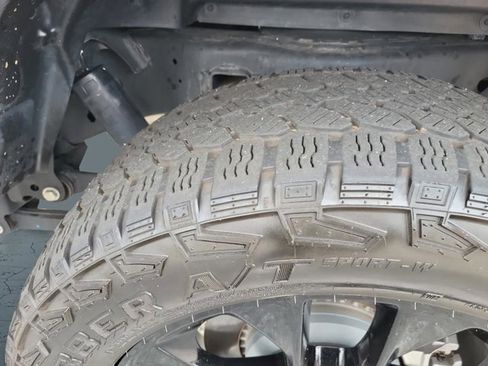 Certified 2024 Jeep Gladiator Sport image 10