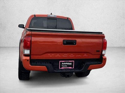 Used 2017 Toyota Tacoma TRD Off-Road image 6