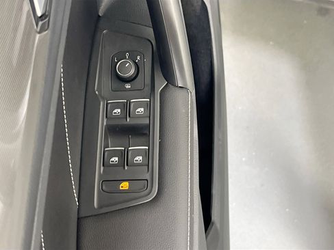Used 2022 Volkswagen Tiguan SE AWD/4WD image 17