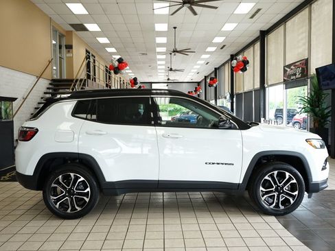 Used 2022 Jeep Compass Limited AWD/4WD image 16