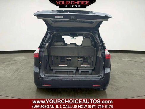 Used 2016 Toyota Sienna XLE image 9