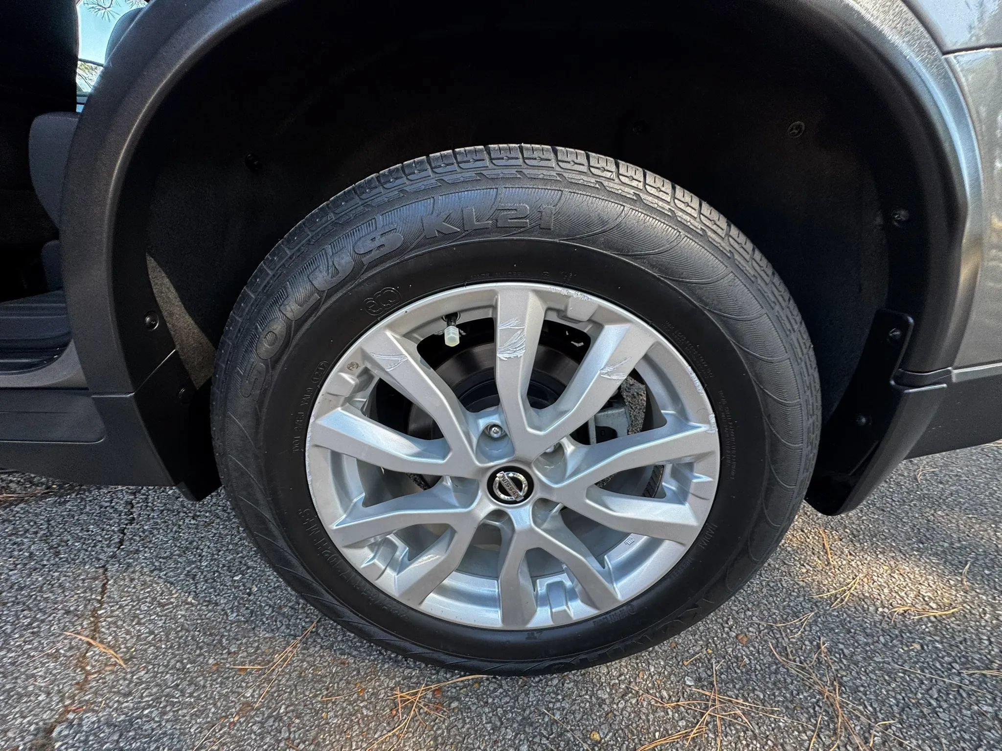Used 2017 Nissan Rogue SV w/ SV Premium Package FWD image 30