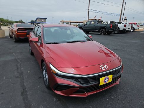 Used 2024 Hyundai Elantra SEL FWD image 7