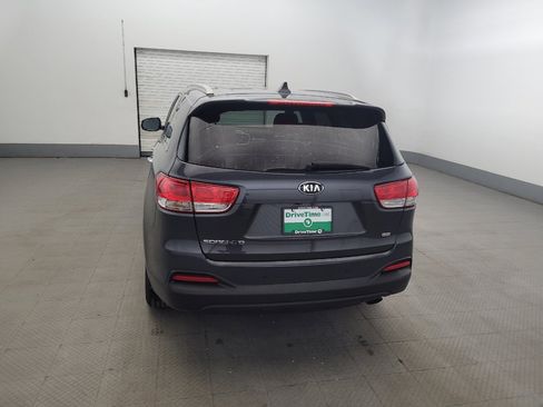 Used 2017 Kia Sorento AWD w/ LX Convenience Package image 6