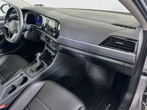 Certified 2023 Volkswagen Jetta SE w/ Panoramic Sunroof Package FWD image 29