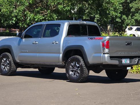 Used 2022 Toyota Tacoma TRD Off-Road w/ Technology Package AWD/4WD image 6