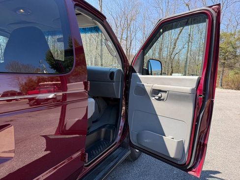 Used 2008 Ford E-350 and Econoline 350 Super Duty Wagon image 26