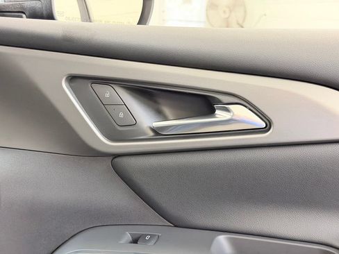 Used 2025 Chevrolet Traverse LT FWD image 42