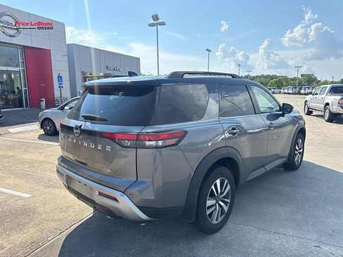 Certified 2025 Nissan Pathfinder SL FWD image 7