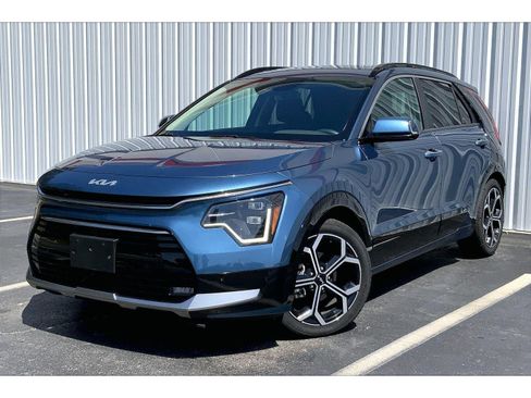 Used 2023 Kia Niro SX Touring FWD image 1