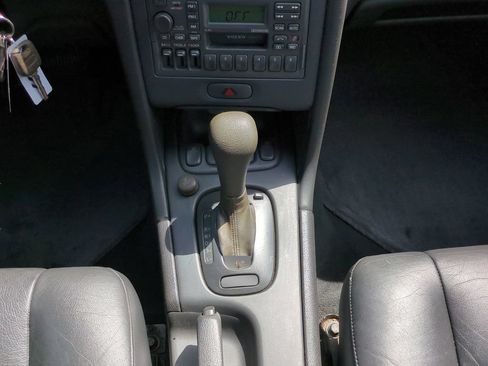 Used 1999 Volvo V70 FWD image 15