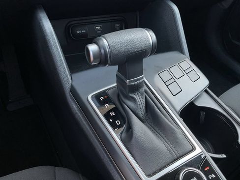 Used 2025 Kia Sportage LX FWD image 19