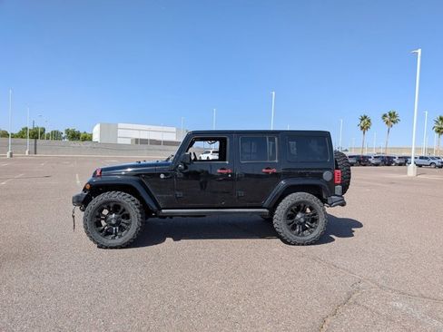 Used 2016 Jeep Wrangler Unlimited Sahara image 8