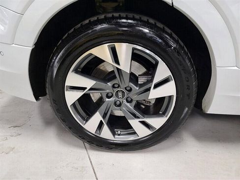 Used 2023 Audi e-tron Premium w/ Convenience Plus Package image 13