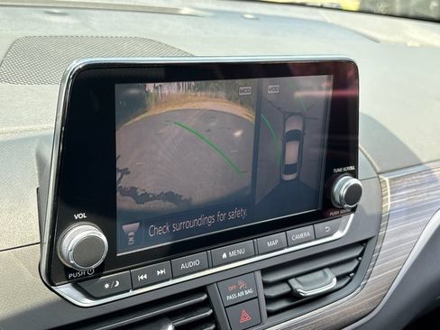 Used 2020 Nissan Altima 2.0 Platinum FWD image 17